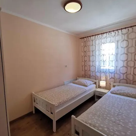アパート In 5508 ツリクヴェニツァ